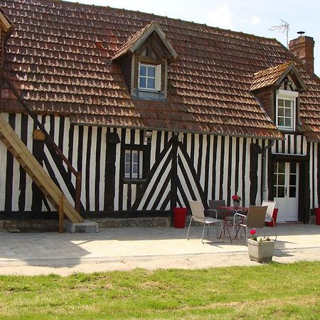 Le Vieux Castel Bed & Breakfast Goustranville Bagian luar foto