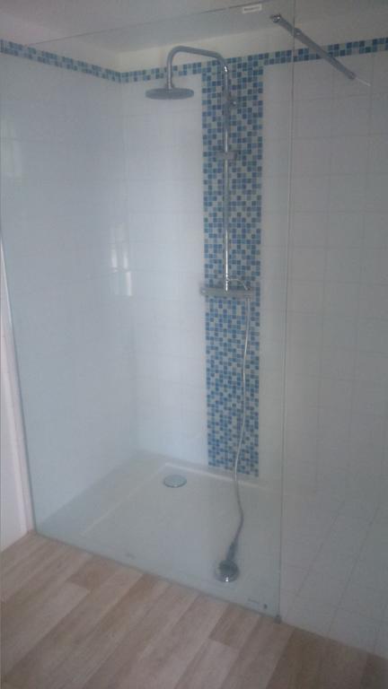 Le Vieux Castel Bed & Breakfast Goustranville Bagian luar foto
