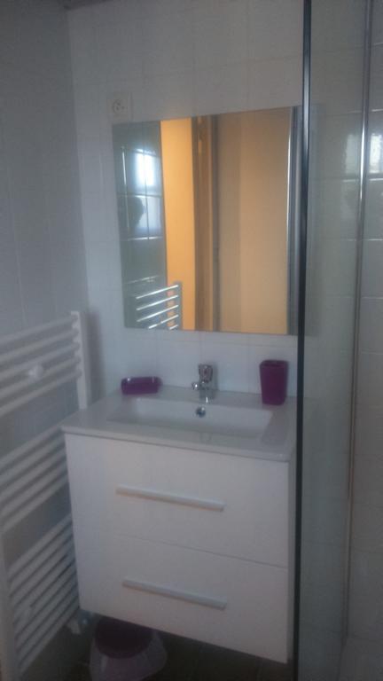 Le Vieux Castel Bed & Breakfast Goustranville Bagian luar foto
