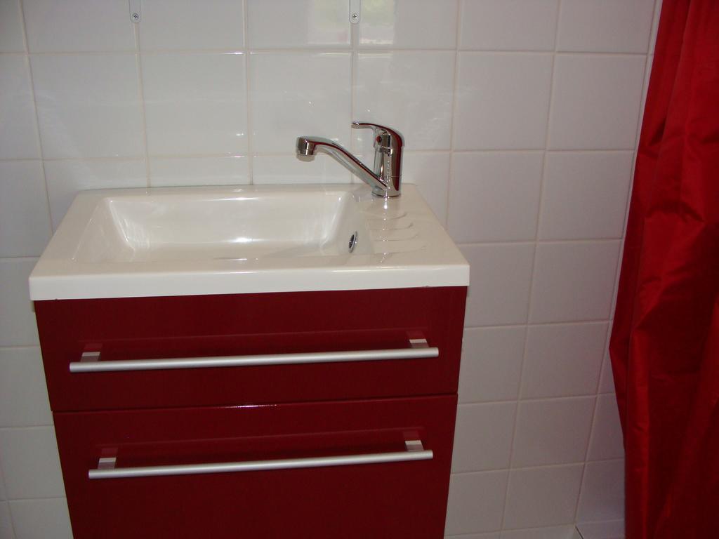 Le Vieux Castel Bed & Breakfast Goustranville Bagian luar foto